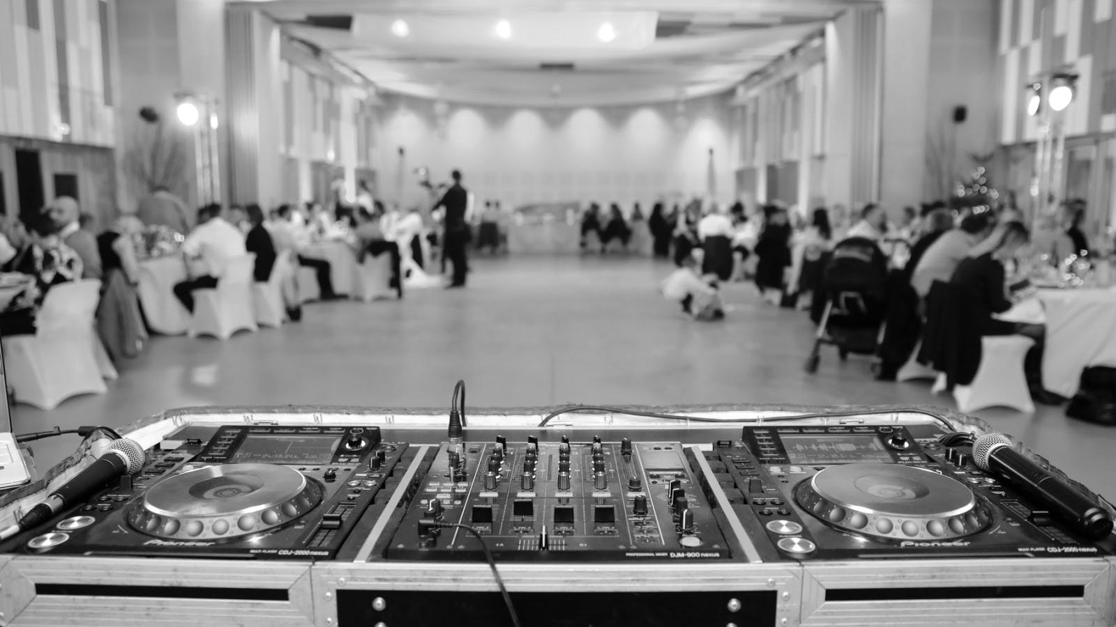 Insights For Running A Successful Wedding DJ Business