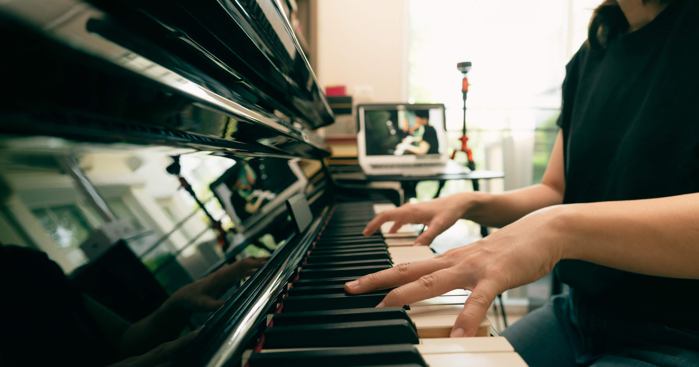 Mastering the Digital Stage: Strategies to Stand Out in the Online Music World